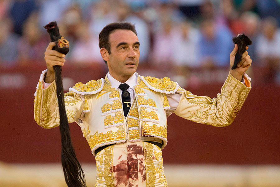 Enrique Ponce corta dos orejas y rabo en la Feria de Murcia el 11 de septiembre 2017, se llegó a pedir el indulto del toro de Algarra