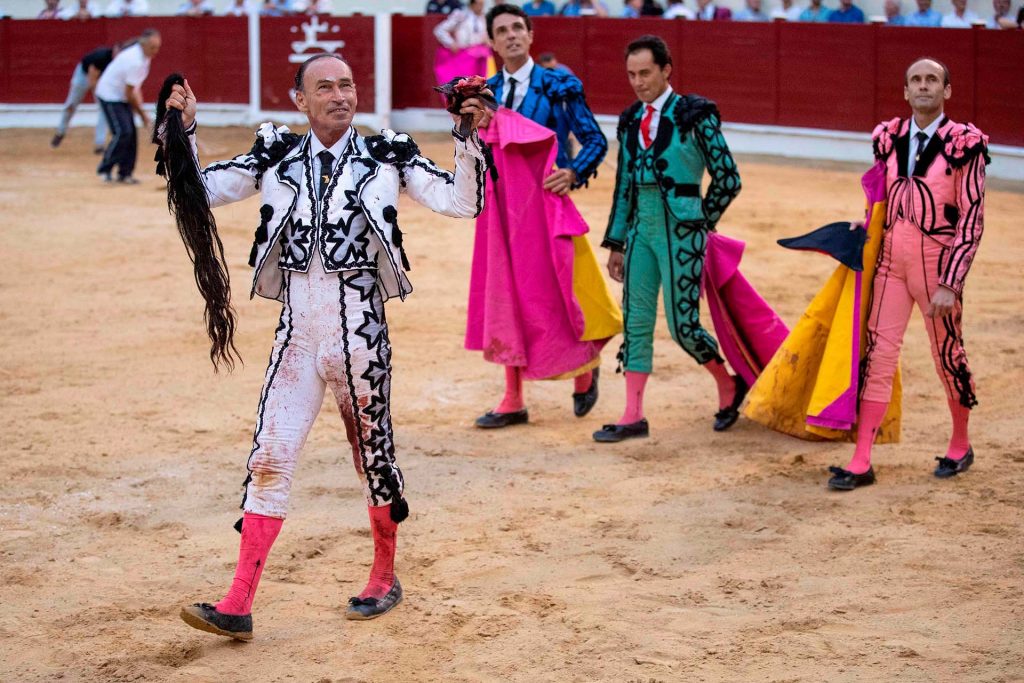 Pepin Liria hace historia al indultar un toro en la tarde de su despedida